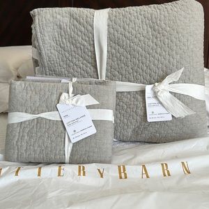 Pottery barn full/queen cotton melange quilt with two king shams